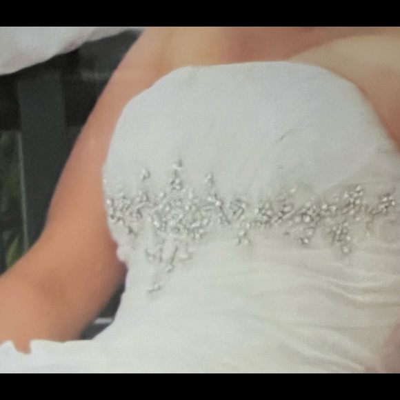 Gorgeous wedding dress with headpiece wore once/ open to offers!!! - Picture 5 of 16